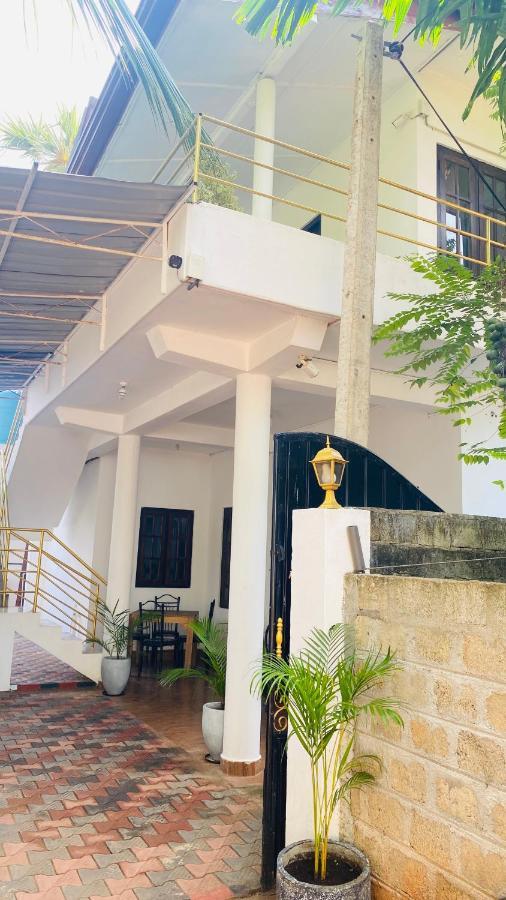 Lali beach villa Trincomalee Exteriör bild