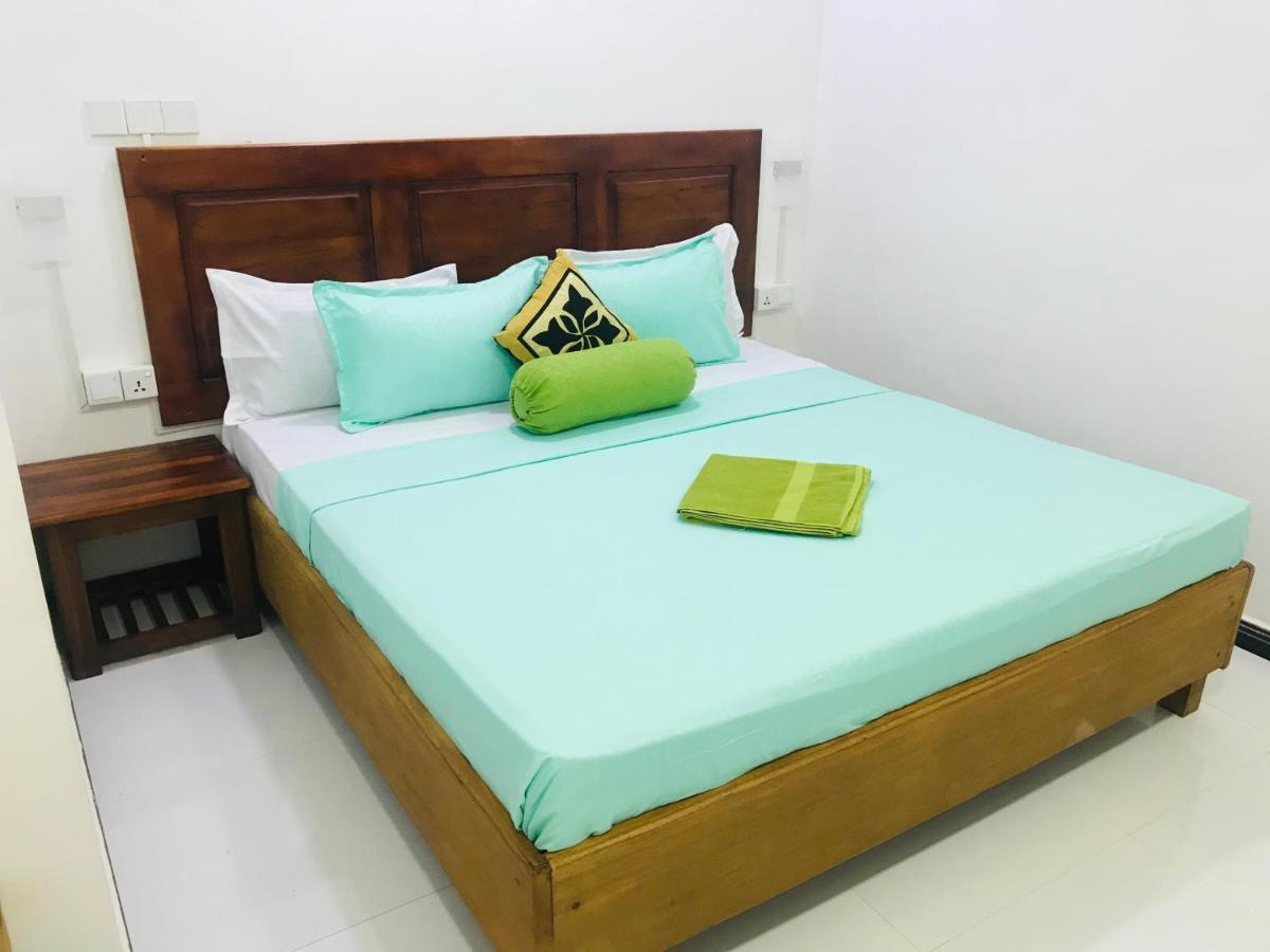 Lali beach villa Trincomalee Exteriör bild