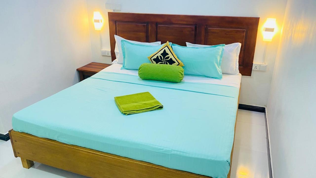 Lali beach villa Trincomalee Exteriör bild