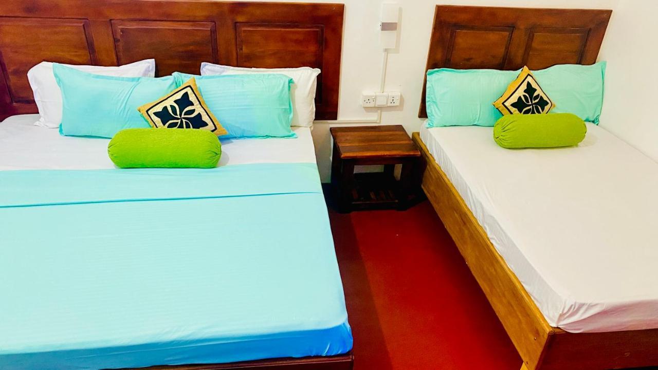 Lali beach villa Trincomalee Exteriör bild